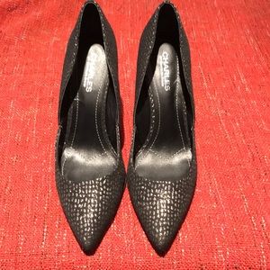 🚫SOLD🚫Charles David black and gold dressy heels